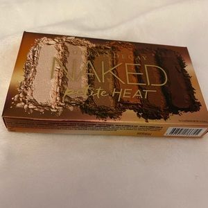 NAKED PETITE HEAT
Eyeshadow Palette